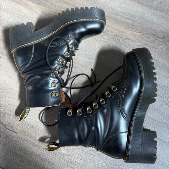 Dr Martens LEONA WOMEN'S VINTAGE SMOOTH LEATHER HEELED BOOTS Size 7 Black - Picture 6 of 7